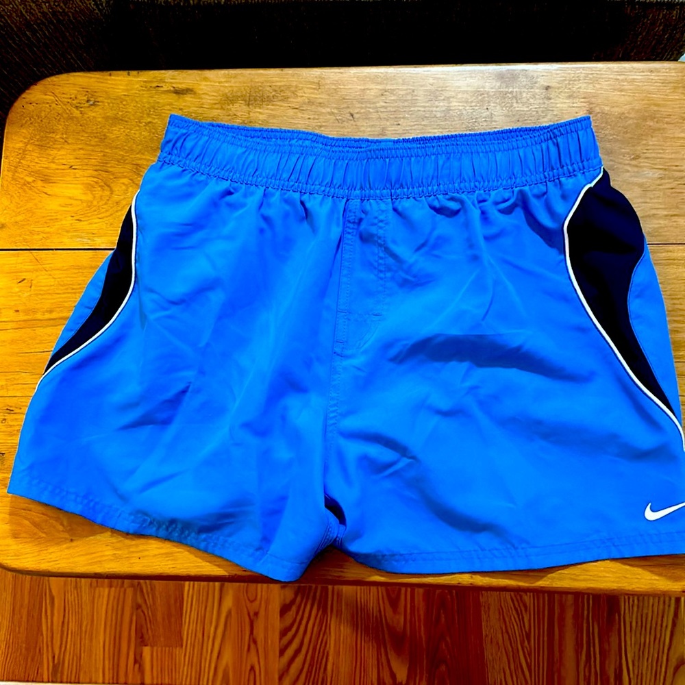Nike men’s medium shorts, turquoise & navy